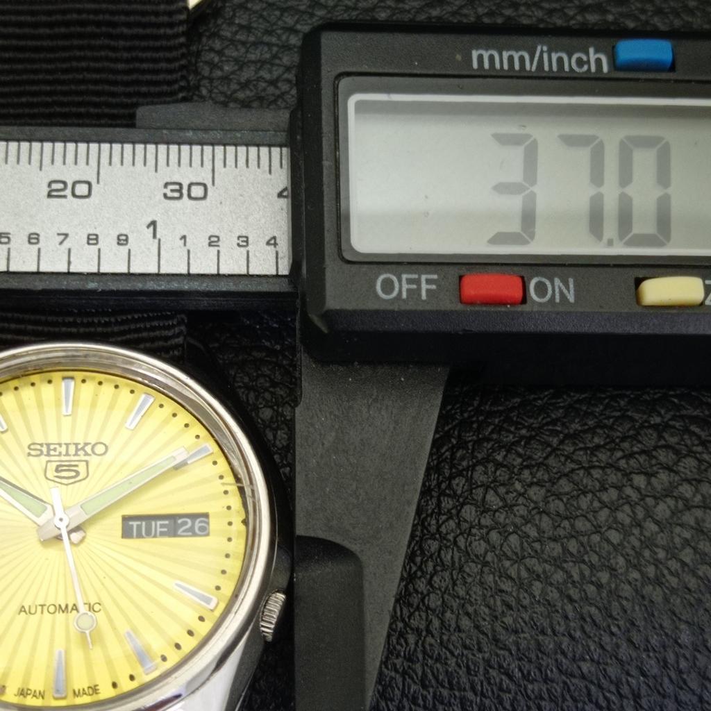 AUTOMATIC VINTAGE SEIKO 5 JAPAN 7S26A MENS GOLDEN COLOR DIAL WATCH A701383-5 R206a-a701383