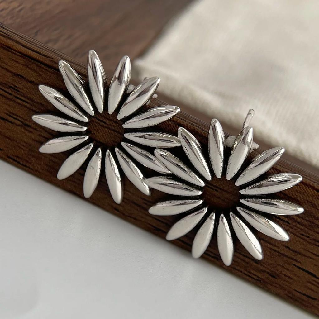 Vintage Sun Flower Earrings for Women Girls Retro Big Sunflower Earrings Jewelry Prevent Allergy Party Accessories Gift Jewelry