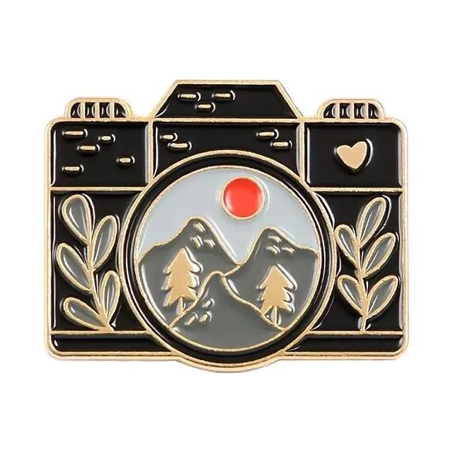 Design Camera-shaped Geometric Metal Brooch