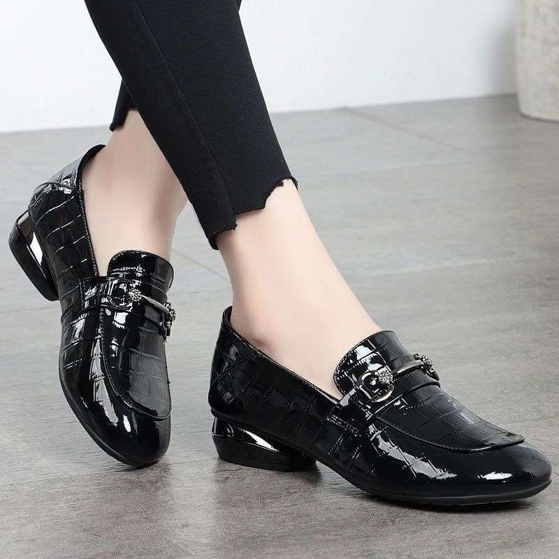 Single shoes women's 2025 new loafers British soft leather soft-soled leather shoes Doudou shoes one-pedal flat shoes women's shoes