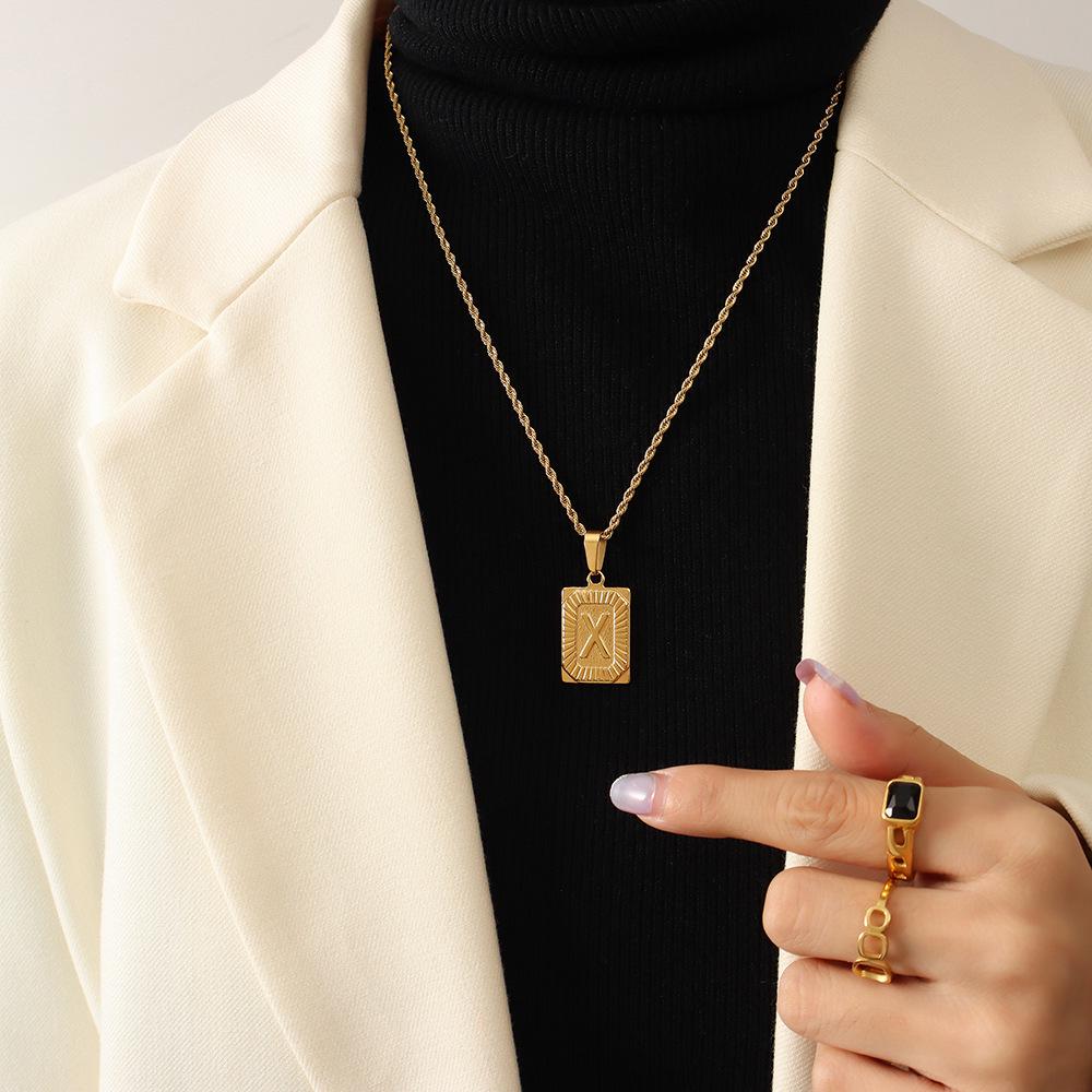 Qiong Yao Hip Hop 26-Letter Square Pendant Necklace, Clavicle Chain, 18K Gold Plated Titanium Steel.