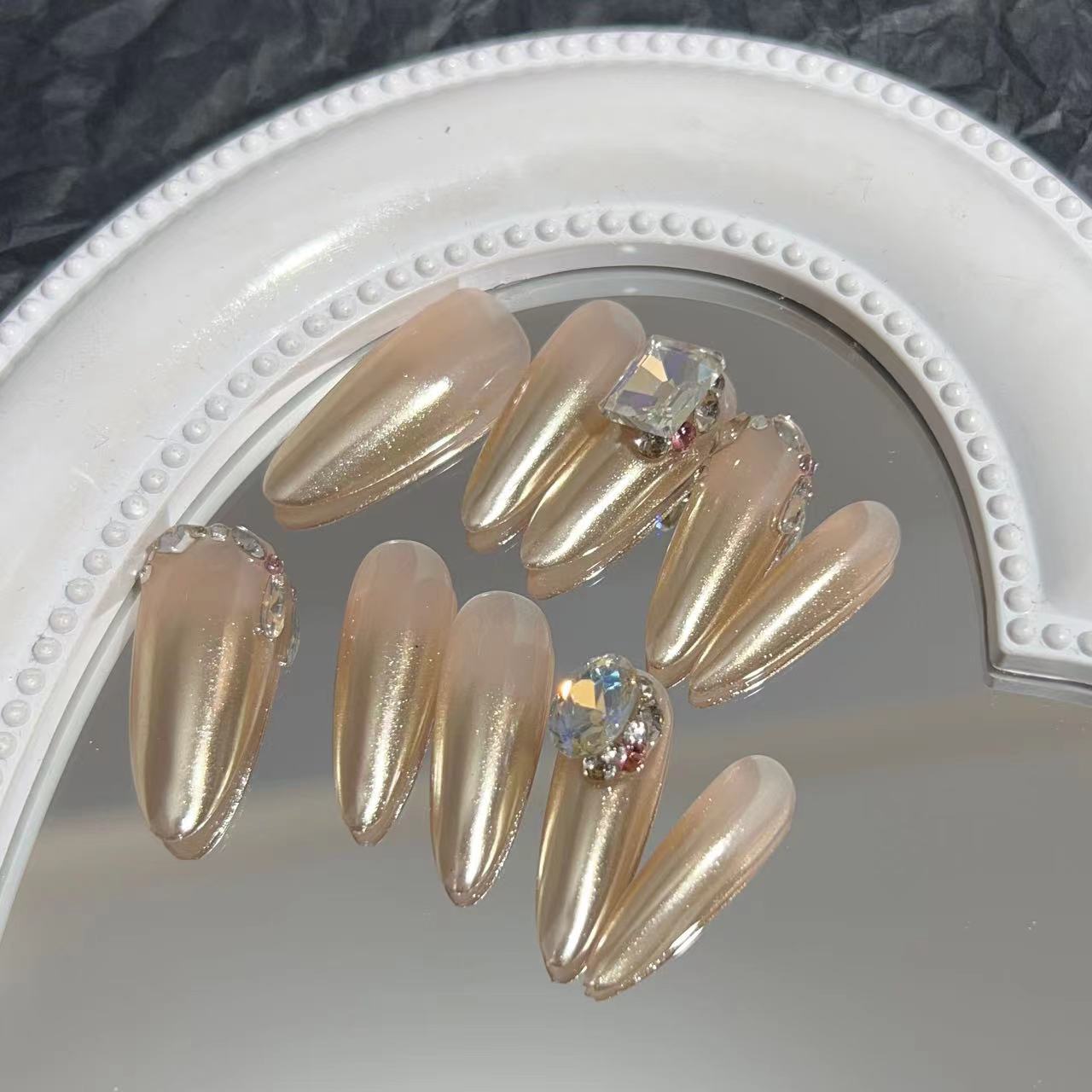 

Ношение брони Чистый ручной маникюр Готовый продукт Патч для накладных ногтей Телесный цвет Пудра Волшебное зеркало Французский Флэш Дрель для ношения брони Large L