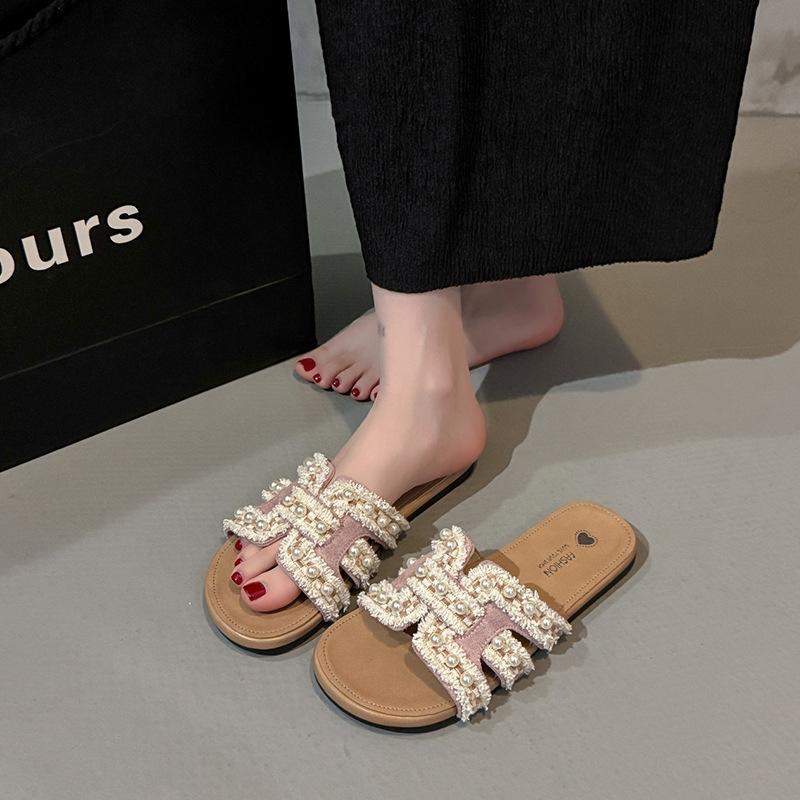 Pearl French holiday cool slippers women's summer wear 2025 new flat-bottomed non-slip with skirt gentle one-word slippers