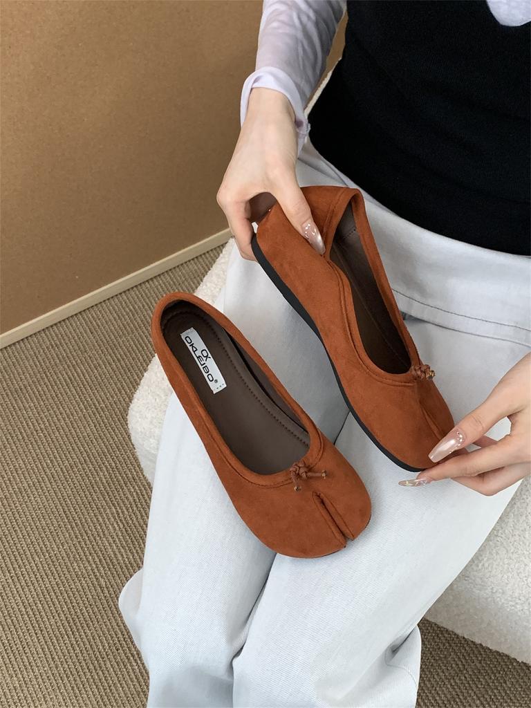 Inner Height Increase, Evening Wind Pig's Trotters, Split-toed Shoes, Women's 2025 New Suede Soft-soled Shallow-mouth Single Shoes, Pig's Feet La