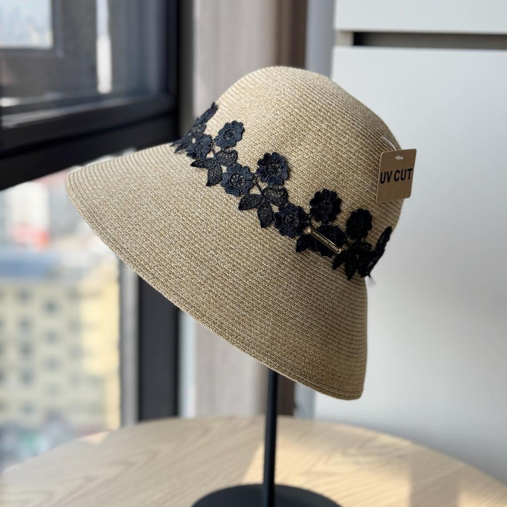 Breathable new foldable sunshade and sunscreen raffia hat with elegant floral lace embroidery, fresh and trendy beach hat