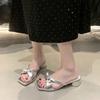 Neue Fliegen-Cool-Slipper, Sommer Silber mit Rock, eckige Zehenpartie, silberne Sandalen