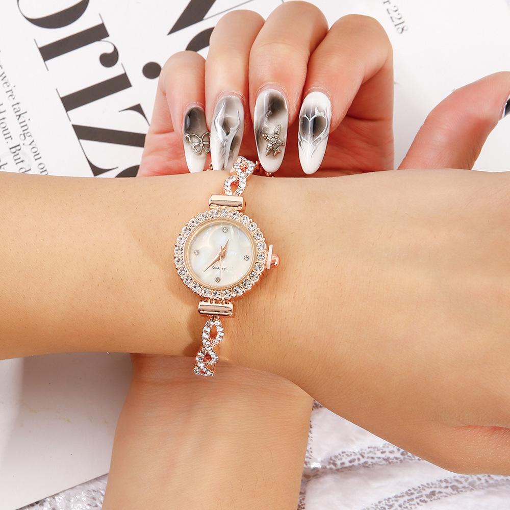 Fashion Diamond Round Ladies Watch Wrapped Student Free Adjustment Bracelet Watch Women S Quartz Watch