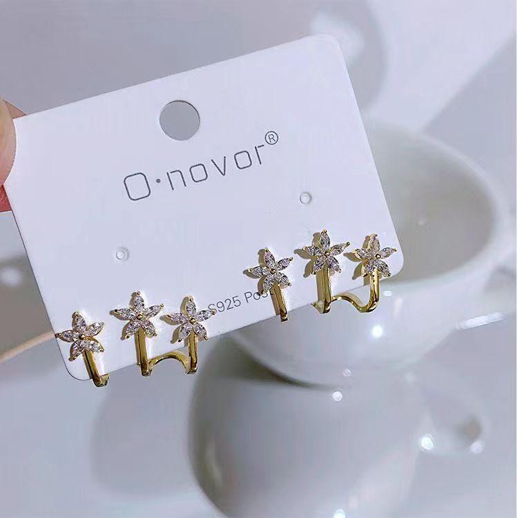 Three Small Flowers Simple Temperament Stone Stud Earrings Women