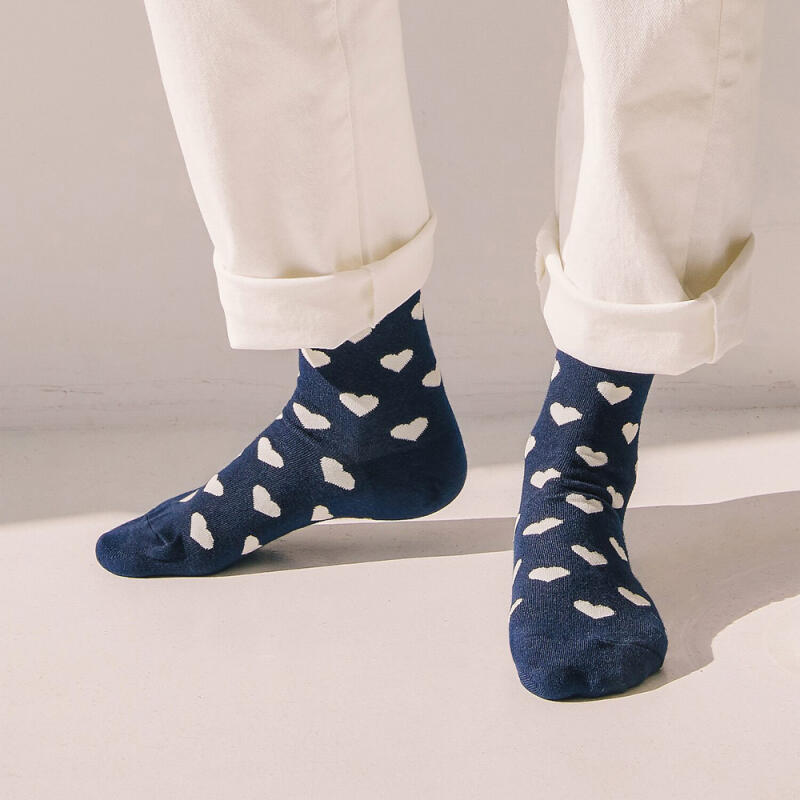 Women s Navy Heart Dot Socks HM81UNI