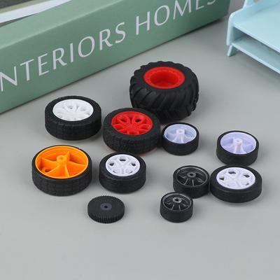 10 Stück PC Spielzeugrad Gummifelge Reifen DIY Mini Technologie 4WD Bunte Reifen Loch