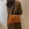 Vintage Handbag for Women; New Fashi Retro Envelope Shoulder Bag with a Unique Texture Chain Strap.