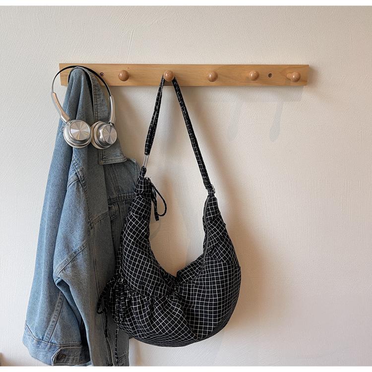 Lightweight Drawstring Cow Horn Shoulder Bag for Women Large Capacity Canvas Travel Handbags Girls Pleated Plaid Crossbody Bag