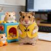 Wollene Hamsterweste Kleiner Haustier-Mantel Ärmellose Hamsterjacke mit Retro-Schnalle Warme Haustierkleidung für Hamster Tägliche Ausflüge Party-Outfit