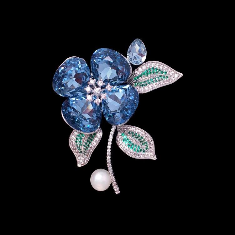 Elegant and Refined Orchid Brooch for Women, Delicate and Elegant Crystal Brooch, Light Luxury and Niche Design Sense Brooch