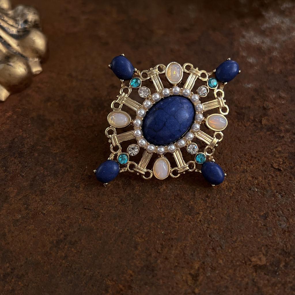 Vintage Baroque Cross Brooch Alloy Classic Retro Jewelry For Men And Women