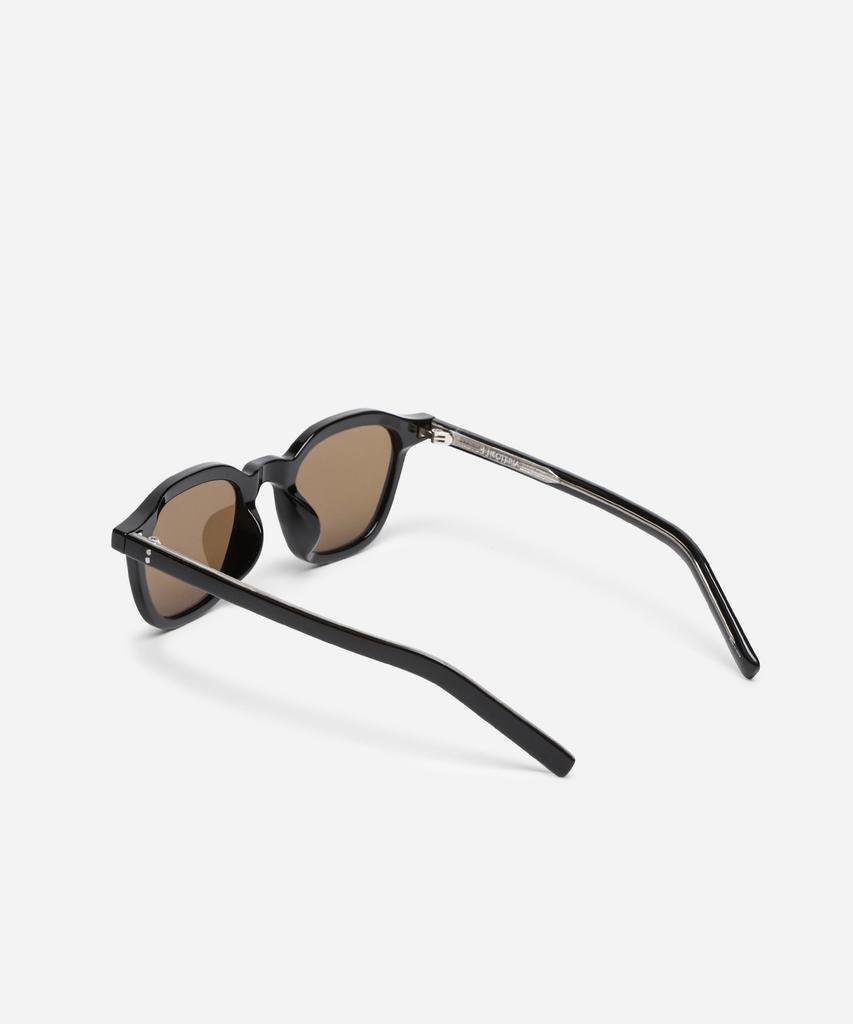 Neotelia Jini · S-Brown
