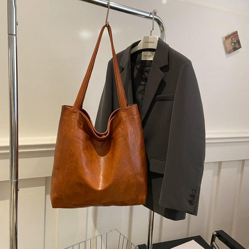 Retro Oil Wax Leather Portable Shoulder Bag Large Capacity Fashionable New Tote Bag Bag Bag with Pocket Women's Soft Leather Bag