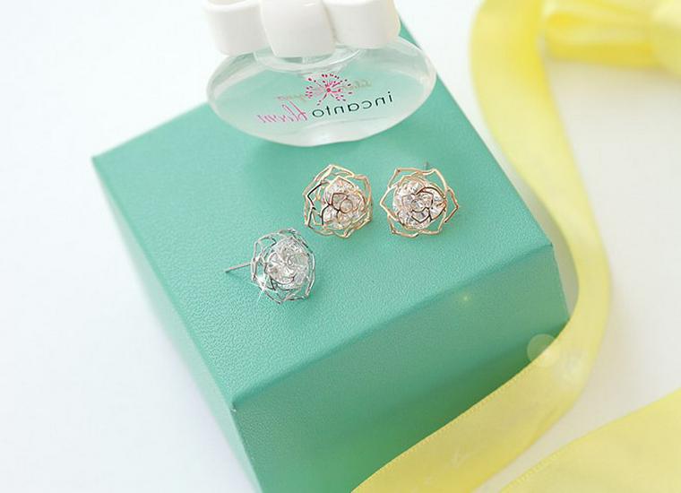Korean Retro Rose Flower Stud Earrings - New Fashionable Accessories for Women and Students