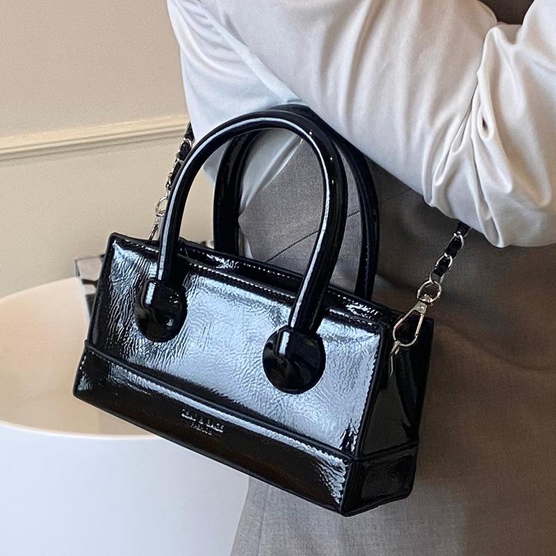 Textured Chain Box Bag New Niche Fashionable Portable Small Square Bag Casual Commuter Messenger Bag