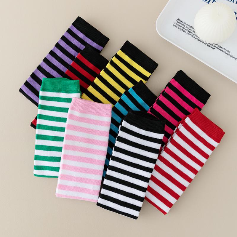 1 Paar knielange schwarze weiße rosa Wadenstrümpfe warme gestreifte Socken für Jungen Mädchen japanischer Stil bunte gestreifte Socken