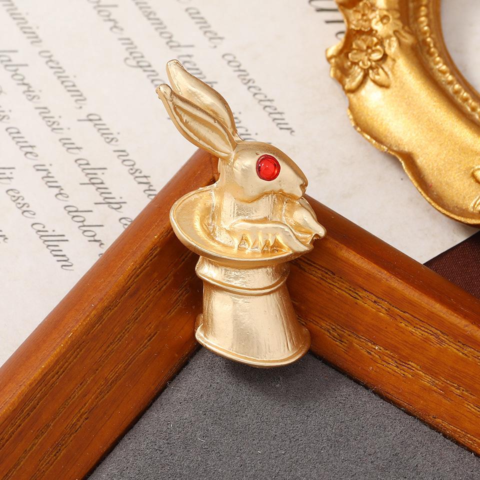 Mute Gold Zodiac Rabbit Brooch Retro Animal Pin Cute Schoolgirl Bag Buckle Accessories