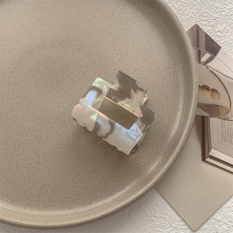 Korean Imitation Acetate High-End Shark Hair Clip - Elegant Hair Accessory for Stylish Looks