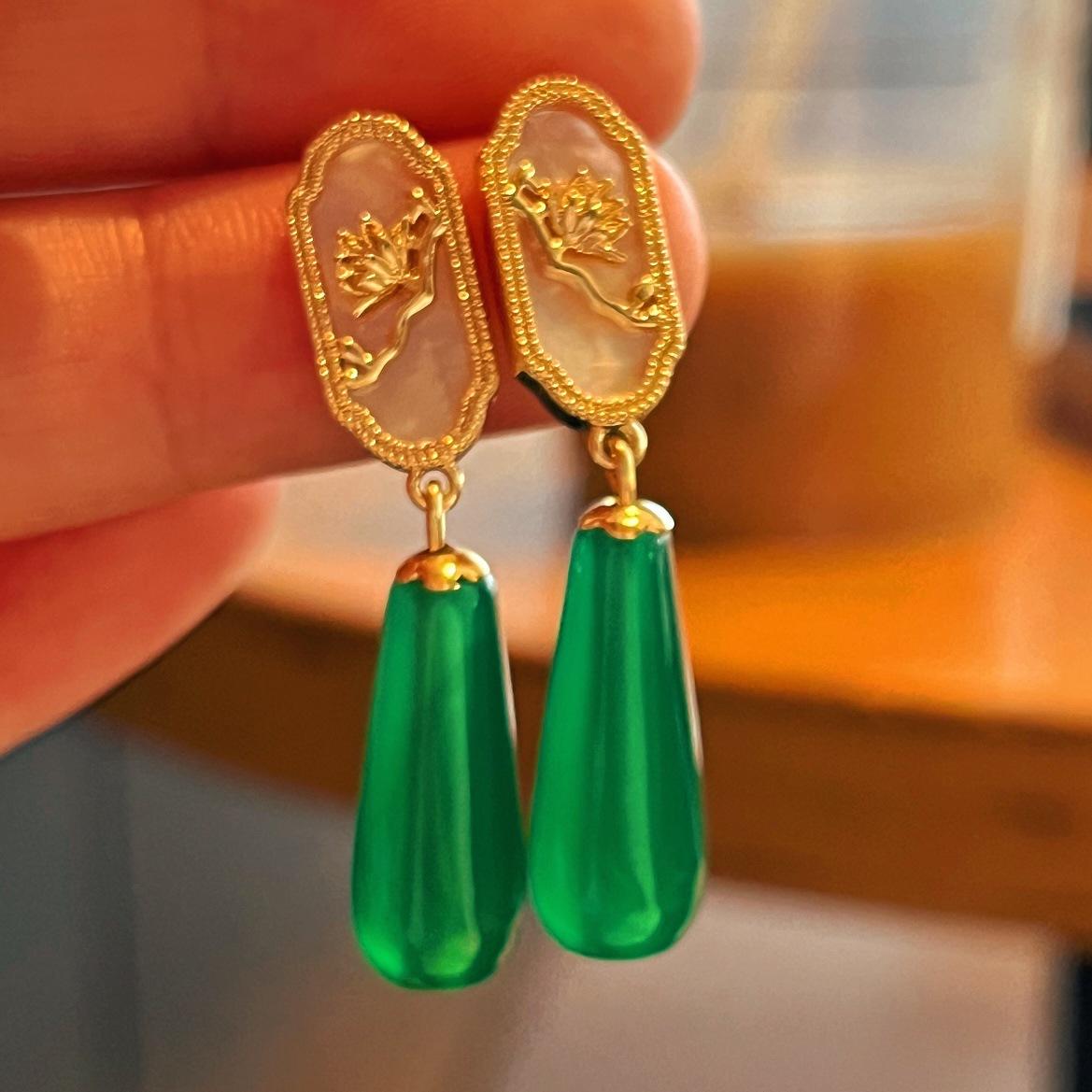 Full Green Yang Green Natural Agate Green Chalcedony Earrings Female Real Shot Fidelity