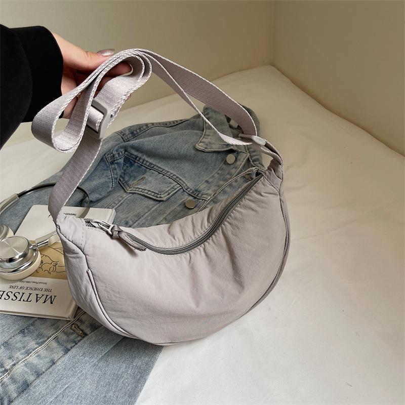 2025 Autumn New Solid Color Trend Personalized Shoulder Bag Women's Daily Simple Dumpling Bag Messenger Bag Women's Leisure