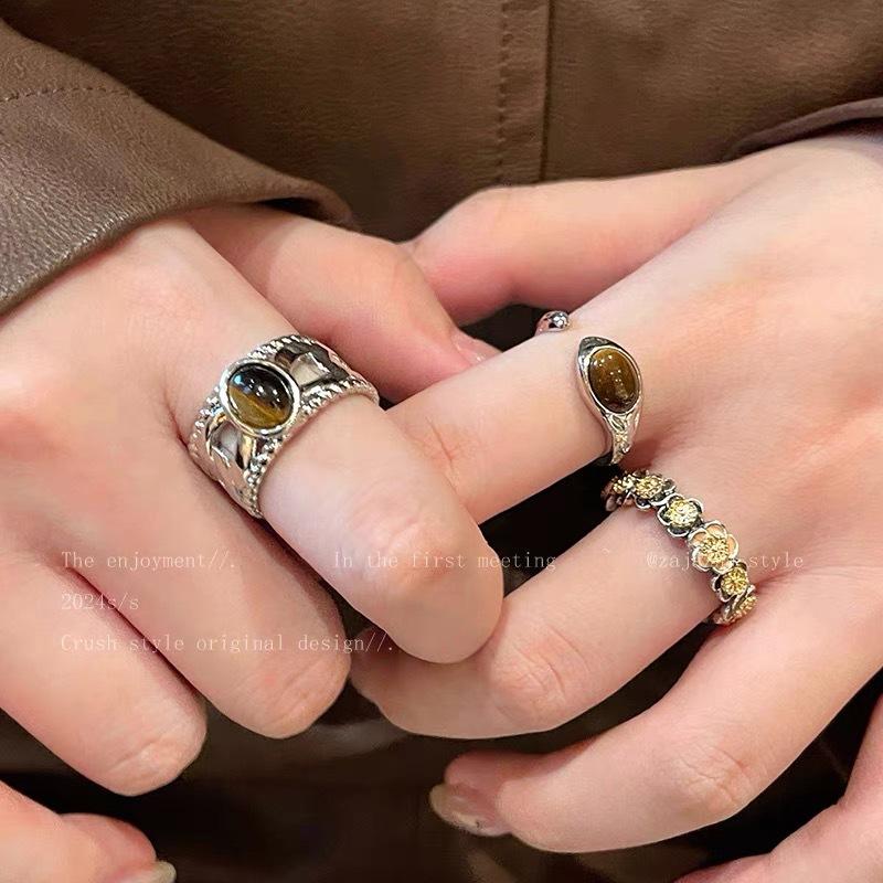 Tiger-eye Stone Flower Ring - Women's Niche Vintage Open-style Ring for Index Finger - Luxurious and High-end Finger Ring