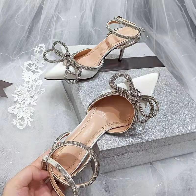 

2025 European and American summer sandals women s new pointed rhinestone bow lace-up sexy high-heeled large-size women s shoes 35 білий