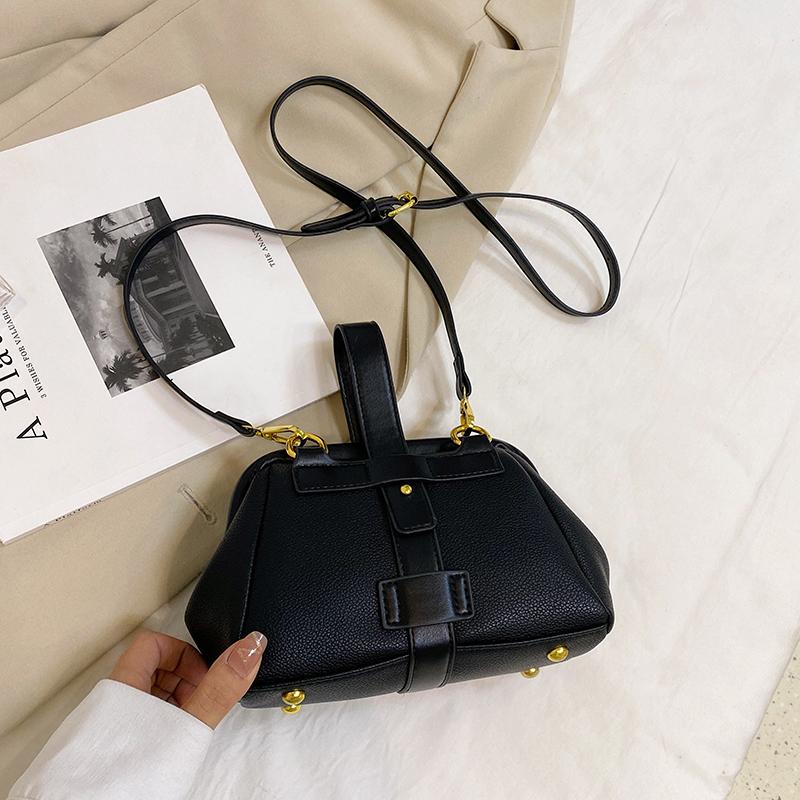 Fashionable Shell Handbag Women's Mini Shoulder Bag 2026 Stylish Personalized Crossbody Bag for Ladies Trendy Handbag
