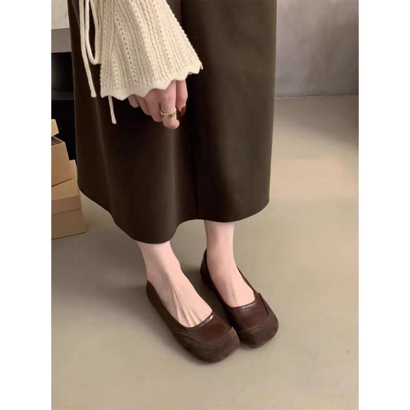 Retro soft-soled round head shallow mouth versatile single shoes grandma shoes Doudou shoes French Mary Jane shoes flat large size women's shoes