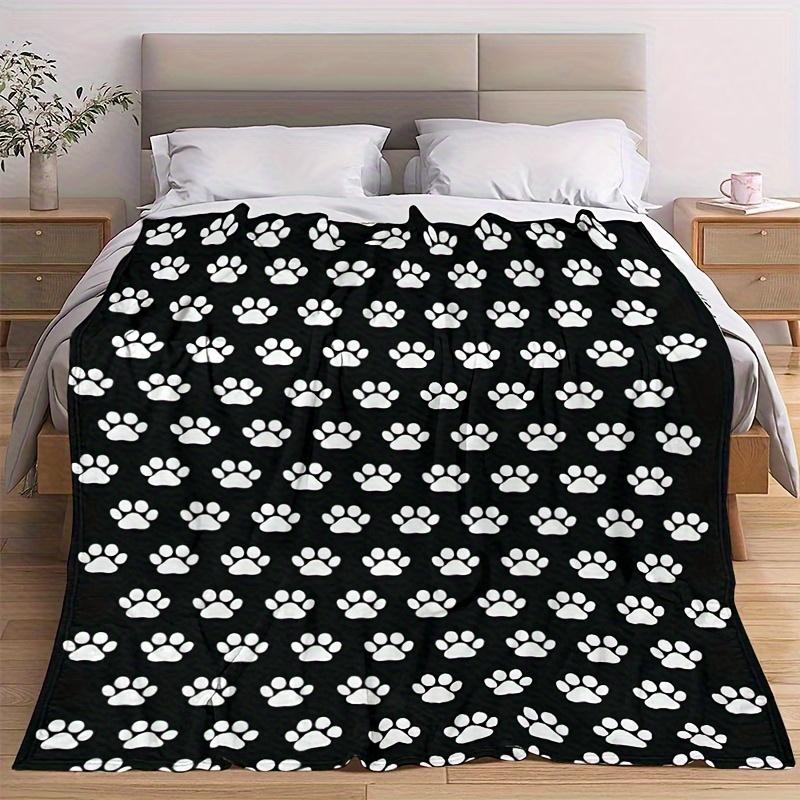 1pc Dog Paw Print Fleece Blanket, Soft Plush Flannel Throw For Pet Lovers, Cozy Bedding, Home Decor - Black And White