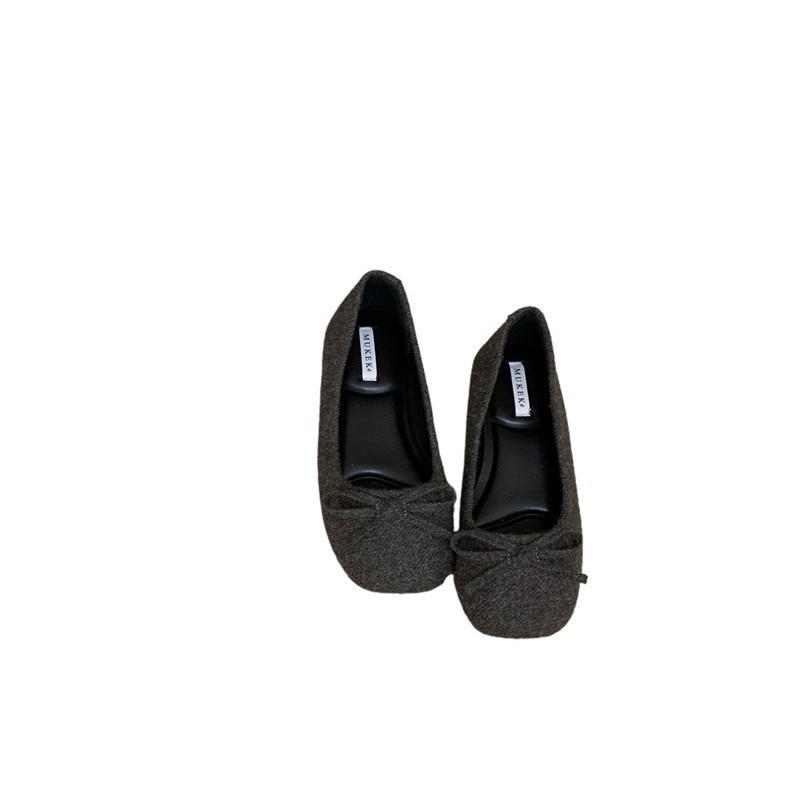 Gentle and cute flat-soled ballet shoes women's shoes 2025 spring evening breeze temperament red with skirt shallow mouth single shoes