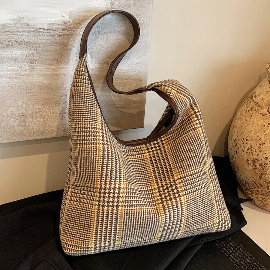 Large Capacity Bag Women's Casual Versatile New Casual Shoulder Plaid Shopping Bag Commuter Tote Bag