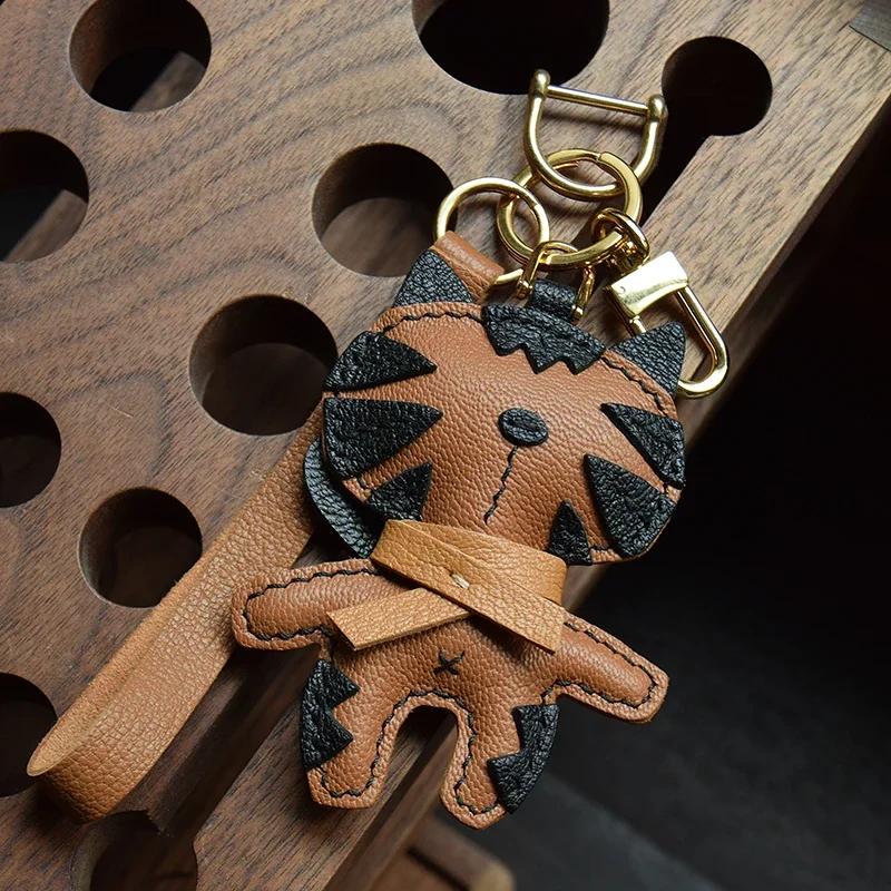 Elegant Ragdoll Cat Keychain Genuine Leather Car Key Holder - Stylish Purse Charm for Women