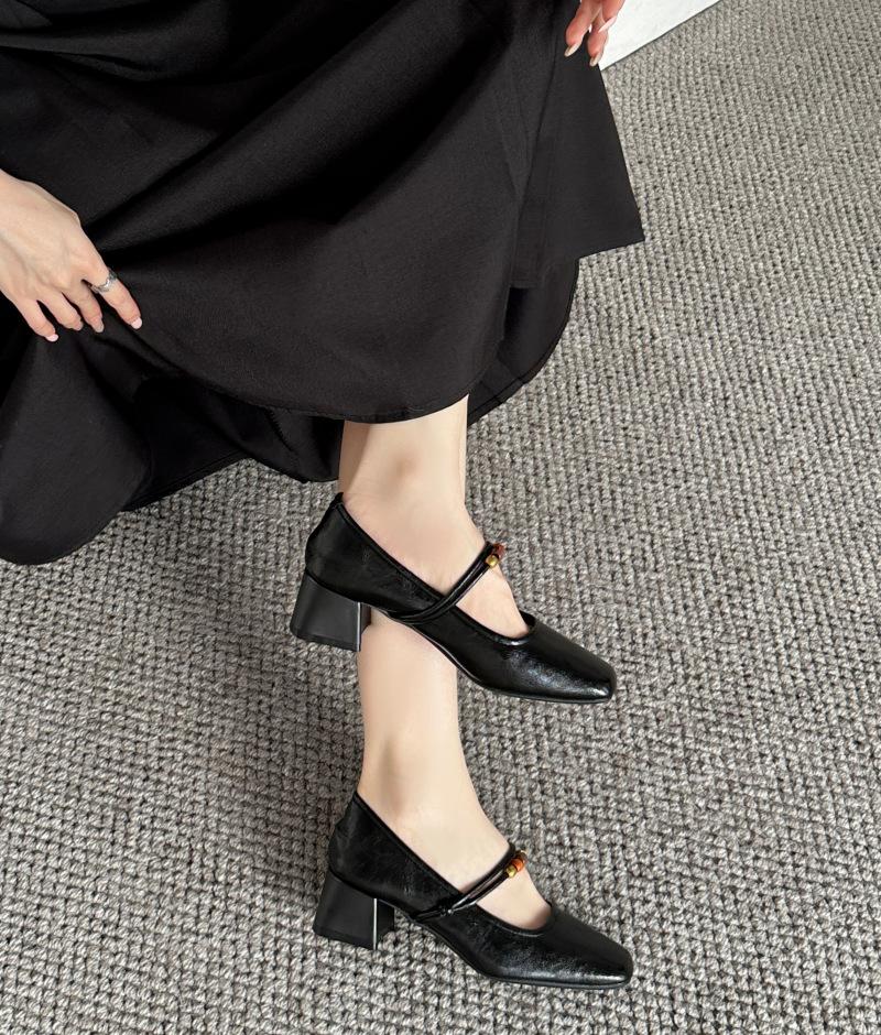 French square head Mary Jane shoes women's shoes 2025 autumn fashion new retro word shallow mouth single shoes leather shoes black