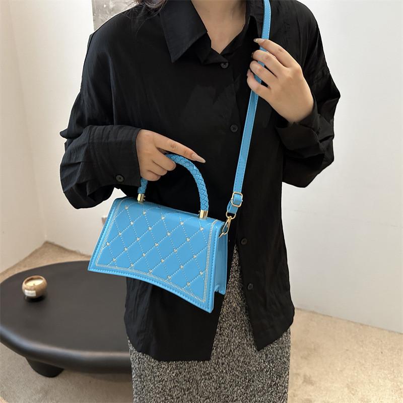 Sac à main élégant matelassé en PU pour femmes, dans des couleurs tendance pour les tendances Automne Hiver