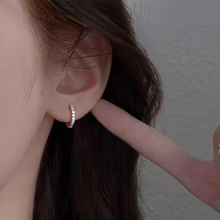 Korean Trendy Hoop Earrings: Elegant Rhinestone Studs for Autumn/Winter