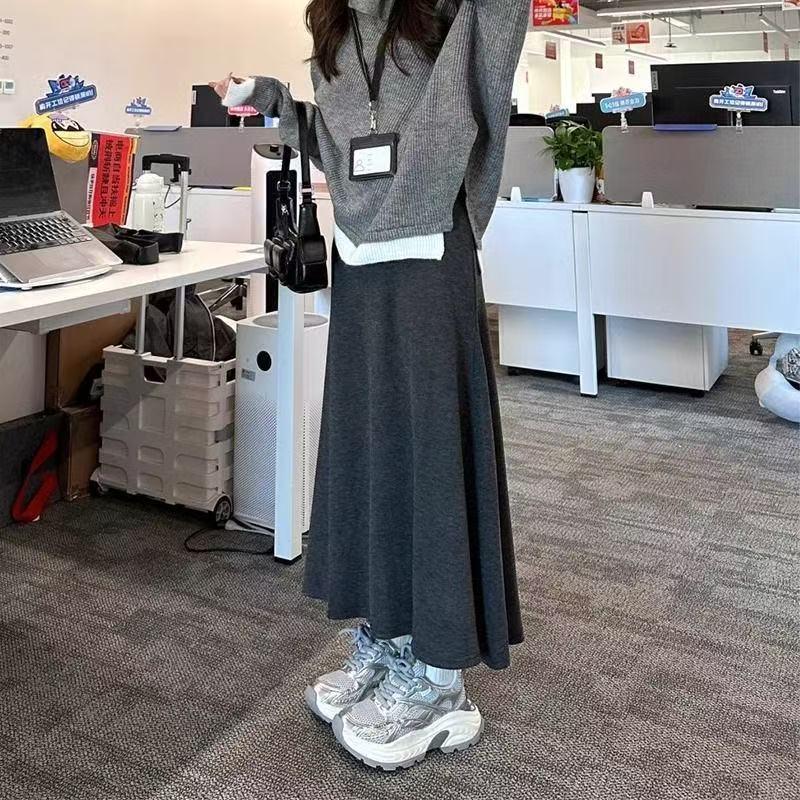 Women's High-Waisted Gray Knit Midi Skirt with Letter Print, Plus Size - 2025 Autumn/Winter Collection