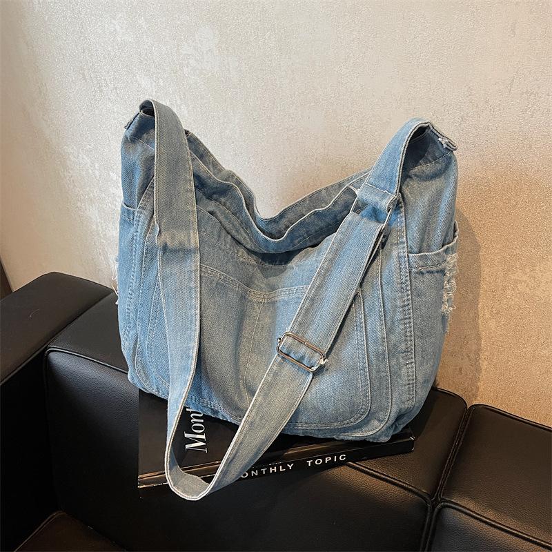 

Повседневная джинсовая сумка женская большая вместительная на плечо модная универсальная сумка-тоут трендовая сумка-мессенджер светло-синий