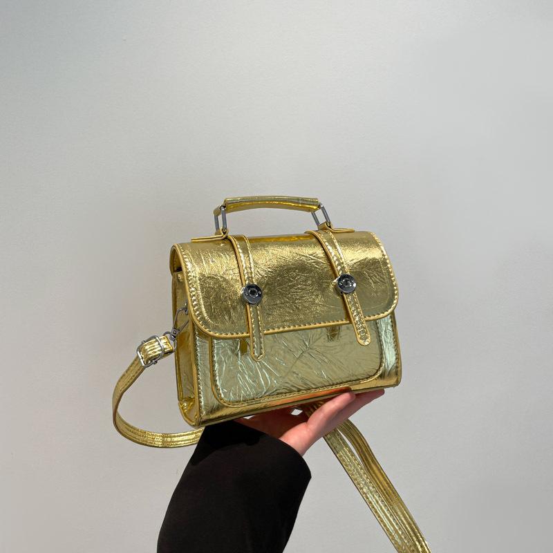 

2025 new fashionable solid color glossy laser simple commuting large capacity shoulder messenger bag handbag small square bag золотой