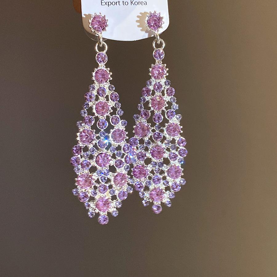 

Diamond studded diamond earrings with a light luxury and high-end feel earrings with a niche temperament