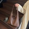Casual Retro Large-capacity Bag Women's New Popular Versatile Shoulder Bag Woven Bag