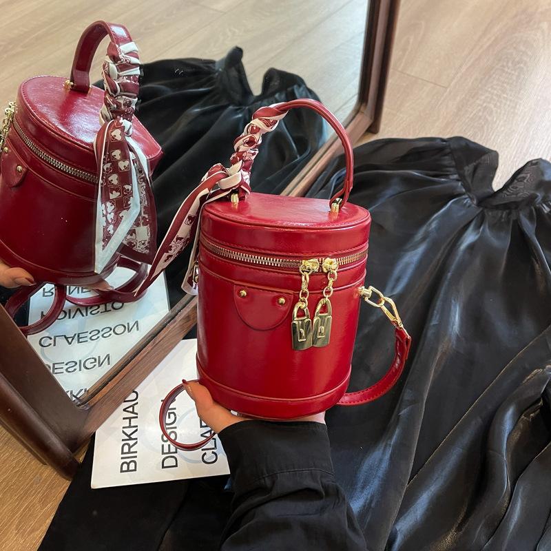 Niche women's bag new messenger bag summer bucket bag retro versatile high-end shoulder handbag