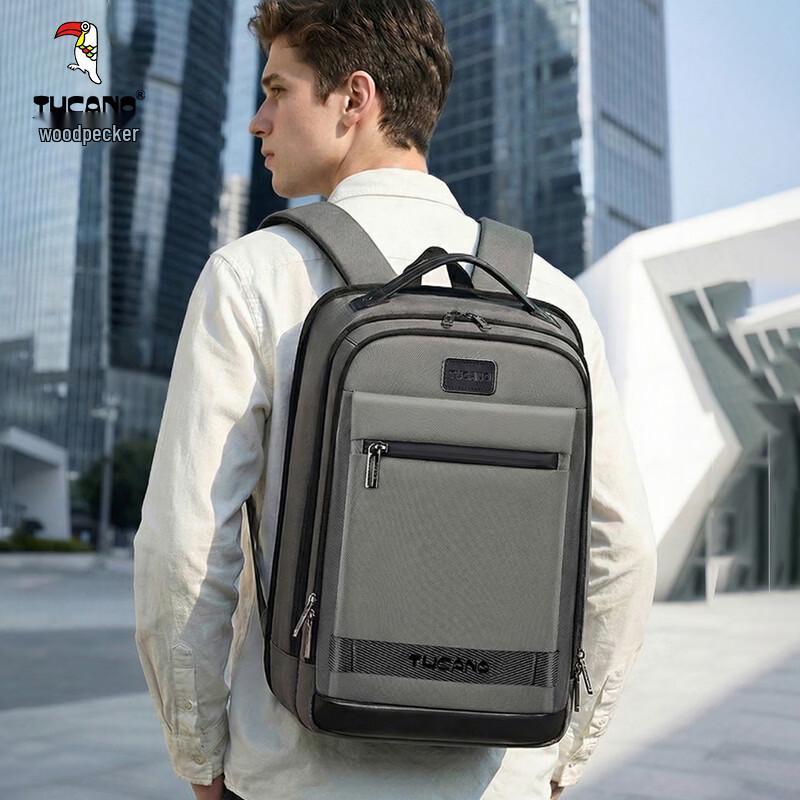 TUCANO Men's 17-inch Laptop Backpack