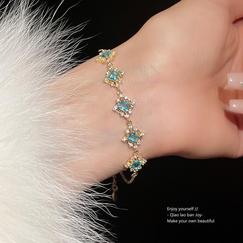 Zircon Flower Pendant Bracelet With Metal Plating For Womens Fashion Accessories