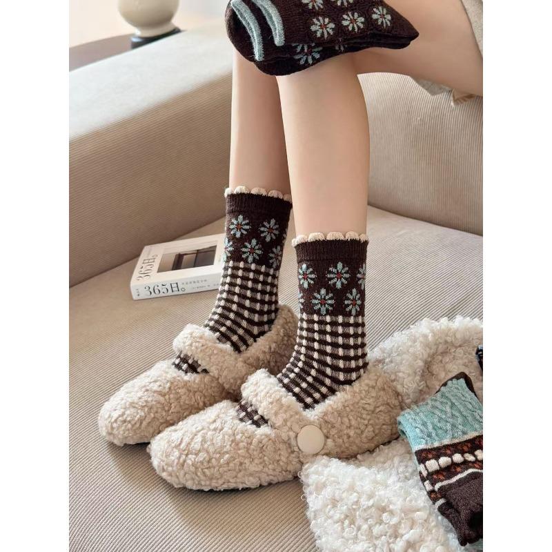 Autumn and Winter Style Woolen Mid-calf Socks, Women's Flower Versatile and Warm Lace Pile Socks