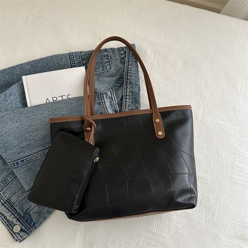 

New Spliced Contrast Shoulder Bag Large Capacity Casual Soft Leather Texture Practical Commuting All-match Handbag чорний