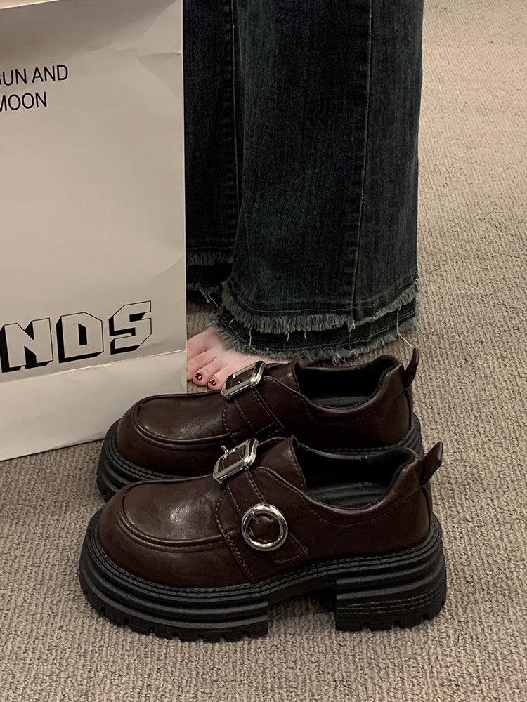 

Женские лоферы на платформе весна 2025 новая британский стиль круглый носок повседневные одинарные туфли маленькие туфли-маффины кожаные туфли 40 коричневый